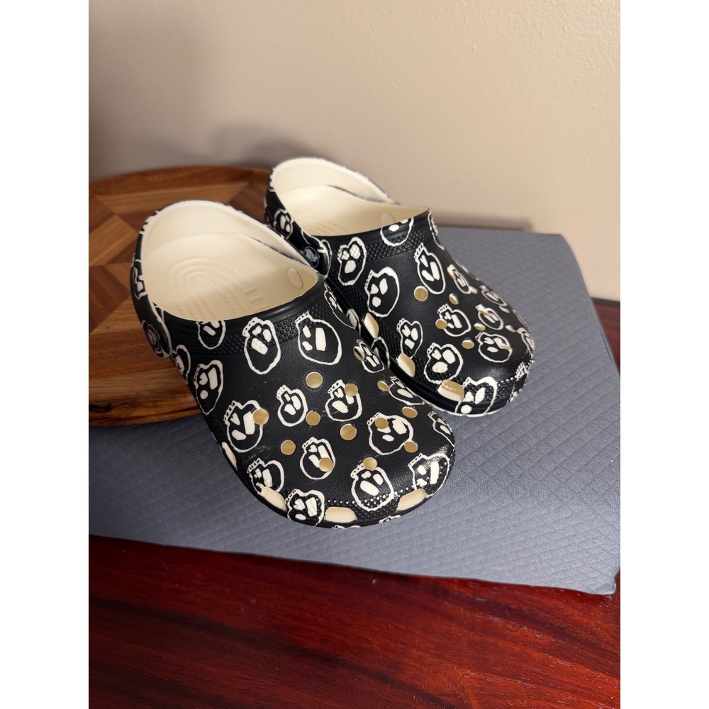 Crocs Kids Classic Clogs Black White Skull Print Shoes Size J2